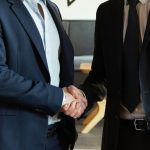 menjaga hubungan bisnis